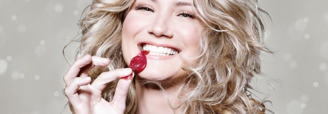 Jennifer Nettles Announces Track List to New 10-Song Holiday Album, “To Celebrate Christmas”