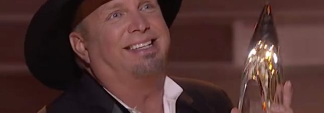 Watch Garth Brooks’ Acceptance Speech After Winning CMA Entertainer of the Year