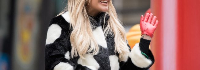 Photo Gallery: Kelsea Ballerini, Brett Eldredge, Maddie & Tae and Easton Corbin Float Through NYC for Macy’s Thanksgiving Day Parade; Miranda Lambert Performs “Highway Vagabond”