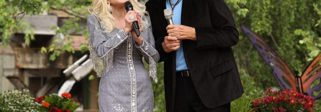 [UPDATE] Reba, Kenny Rogers and Alison Krauss Join Dolly Parton for “Smoky Mountains Rise” Telethon To Benefit Victims of East Tennessee Wildfires; More Performers Added