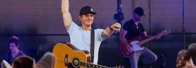 Watch Granger Smith Fall Offstage and Break His Ribs During New Jersey Performance