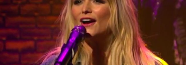 Watch Miranda Lambert’s Charming Performance of “We Should Be Friends” From “Late Night With Seth Meyers”