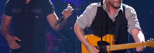 1983 Called: Watch Darius Rucker and John Mellencamp Revisit “Pink Houses” on “CMT Crossroads”